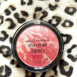 A shimmer blush